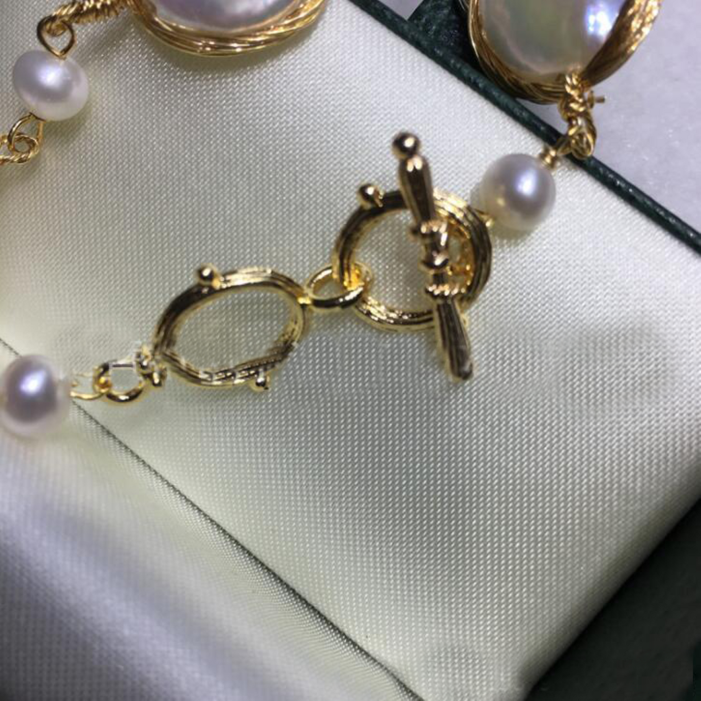 Button Pearl Bracelet - Kaldas Online Shopping