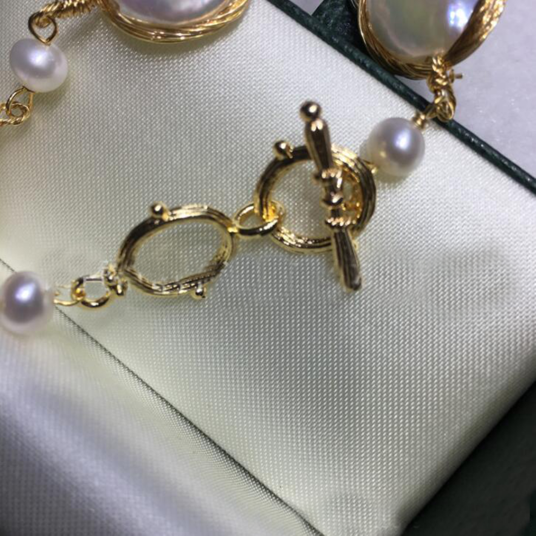 Button Pearl Bracelet - Kaldas Online Shopping