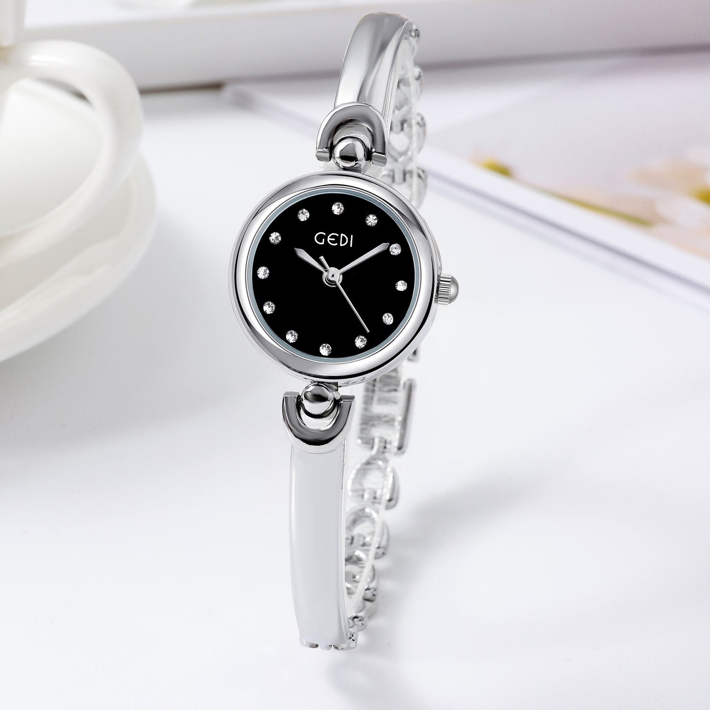 Exquisite Round Dial Bangle Quartz Watch