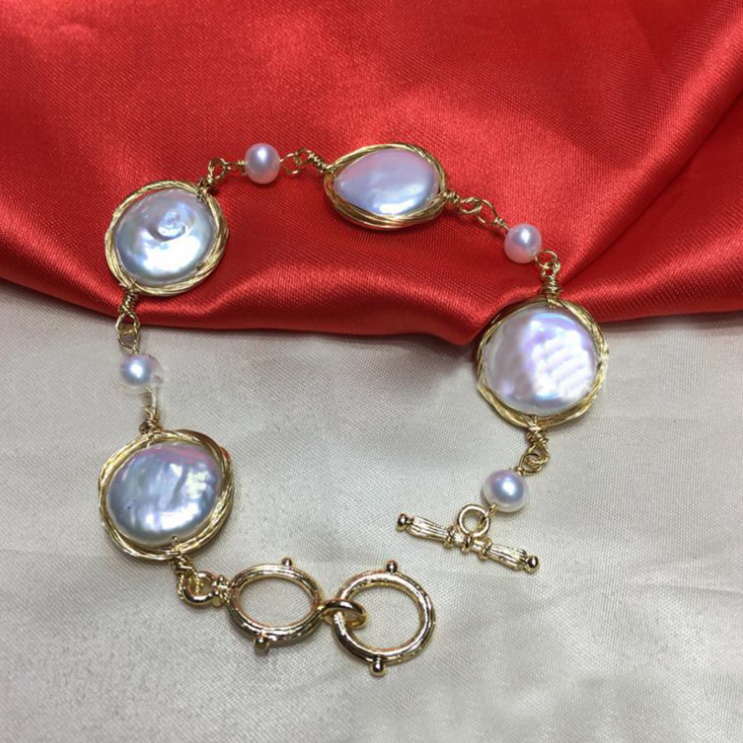 Button Pearl Bracelet - Kaldas Online Shopping
