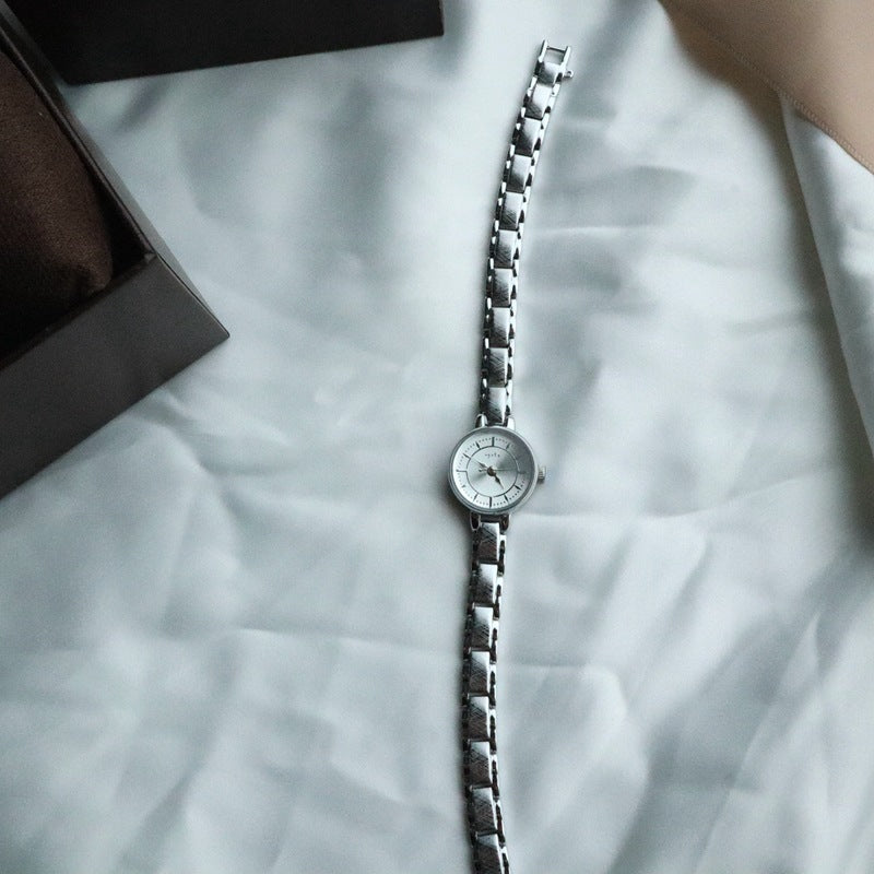 Retro Thin Chain Exquisite Quartz Watch