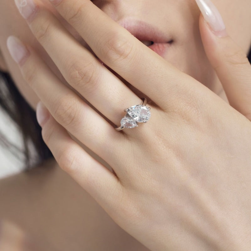 S925 Silver Pear-shaped Ice Flower Cut Zircon Ring