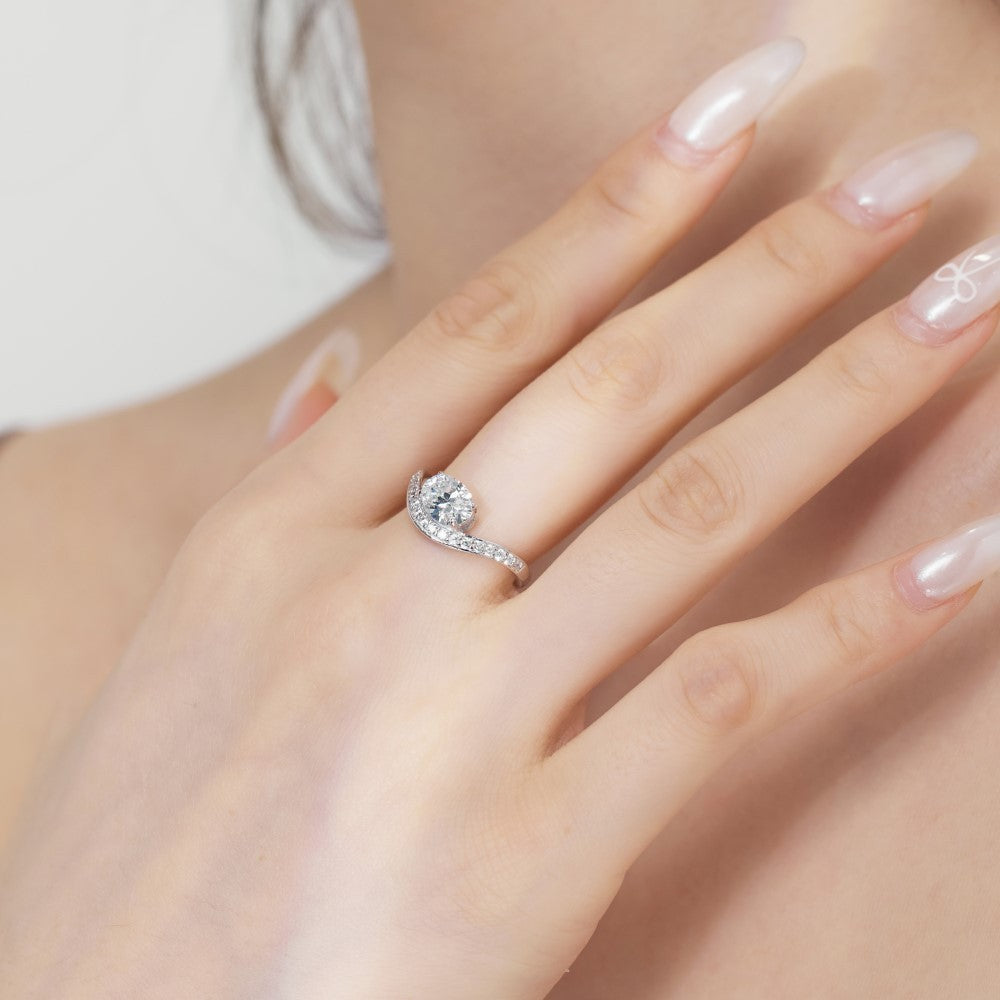 S925 Silver Oval White Zircon V-Line Fashion Ring