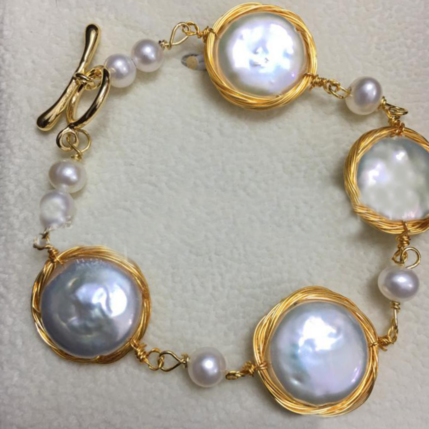 Button Pearl Bracelet - Kaldas Online Shopping