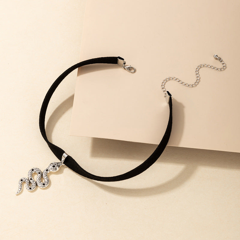 Snake shape Dark Necklace - Kaldas Online Shopping