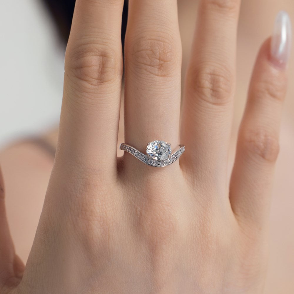 S925 Silver Oval White Zircon V-Line Fashion Ring