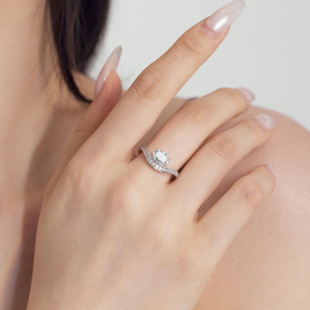S925 Silver Oval White Zircon V-Line Fashion Ring